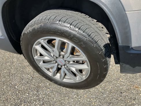 Used 2019 GMC Acadia SLE image 6