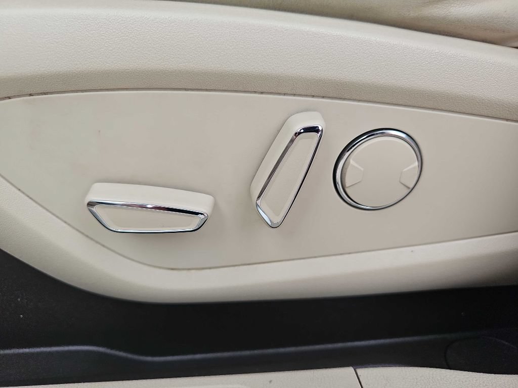 Used 2017 Lincoln MKC Reserve w/ Lincoln MKC Climate Package AWD/4WD image 33