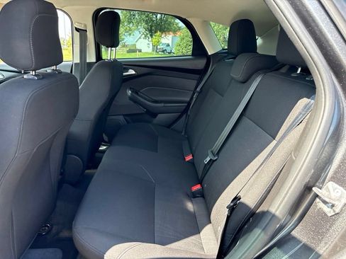 Used 2018 Ford Focus SE FWD image 12