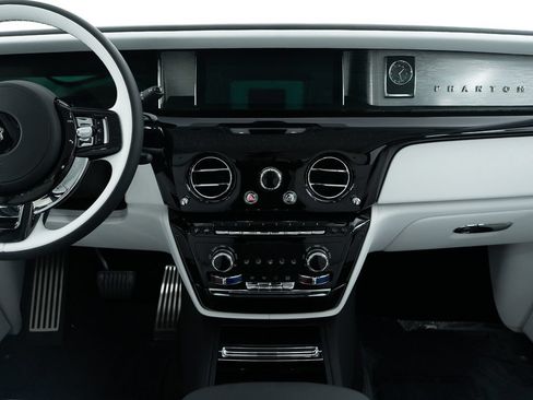 Certified 2026 Rolls-Royce Phantom Sedan RWD image 37