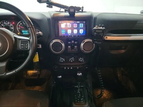 Used 2016 Jeep Wrangler Unlimited Rubicon w/ Connectivity Group image 20