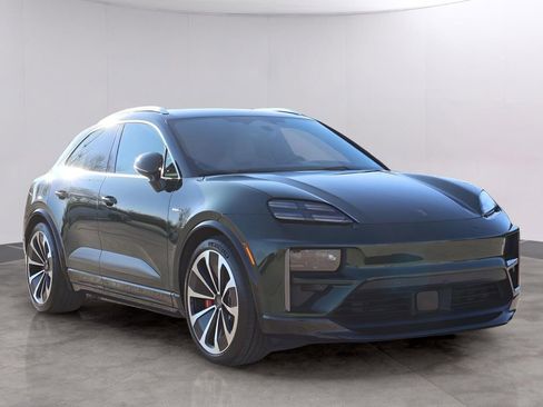 Certified 2024 Porsche Macan Turbo Electric AWD/4WD image 11