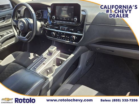 Used 2022 Nissan Pathfinder SV w/ SV Black Package FWD image 9