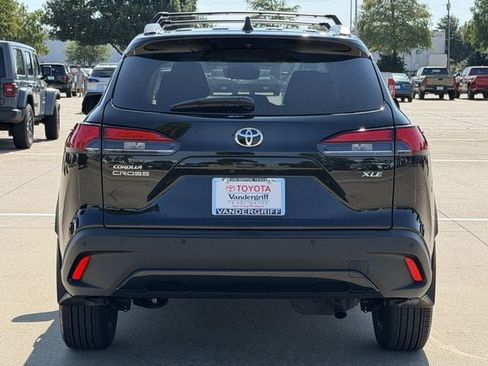 Used 2026 Toyota Corolla Cross XLE w/ Convenience Package FWD image 5