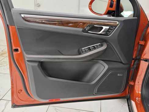 Certified 2024 Porsche Macan S AWD/4WD image 27