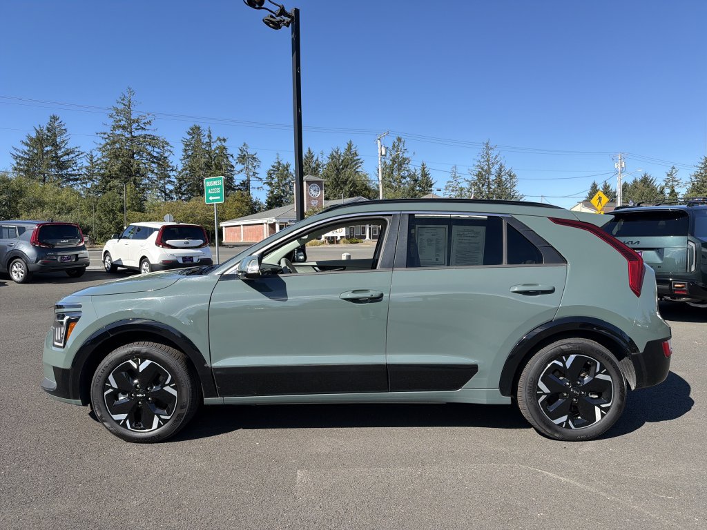 Used 2023 Kia Niro Wind w/ Wind Preserve Package FWD image 3