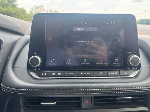 Used 2025 Nissan Rogue SV FWD image 4