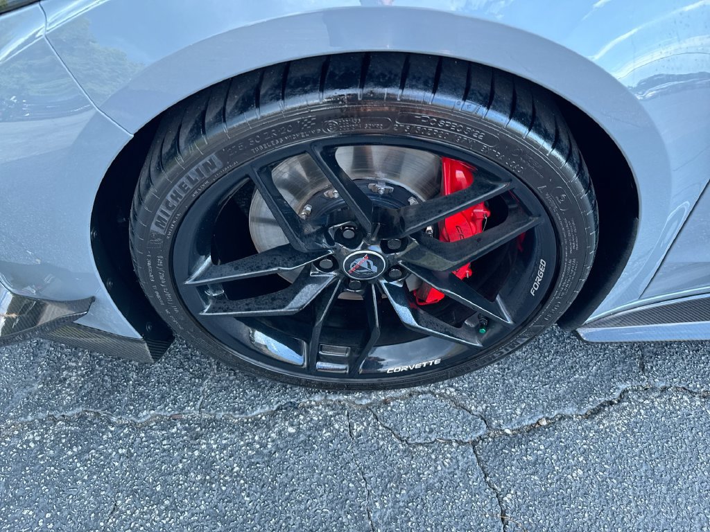Used 2025 Chevrolet Corvette Z06 w/ Stealth Interior Trim Package RWD image 12