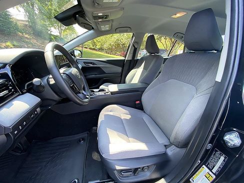 Used 2025 Toyota Camry LE w/ Convenience Package FWD image 11