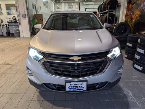 Used 2018 Chevrolet Equinox LT image 2