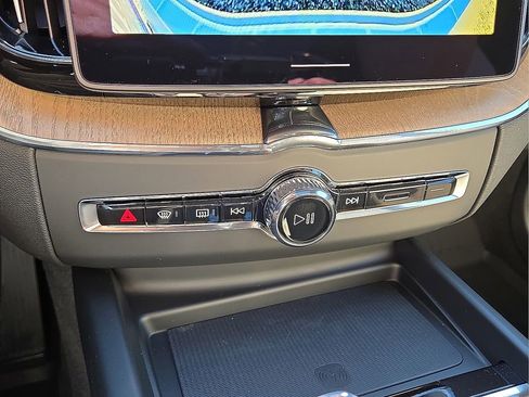 New 2026 Volvo XC60 B5 Plus w/ Protection Package Premier image 28