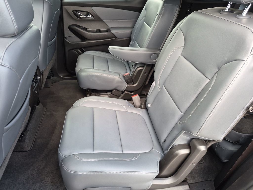 Used 2020 Chevrolet Traverse LT w/ Driver Confidence II Package FWD image 26