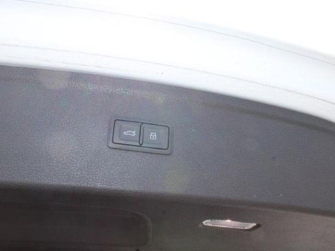 Used 2018 Audi Q5 2.0T Premium Plus w/ Premium Plus Package image 11