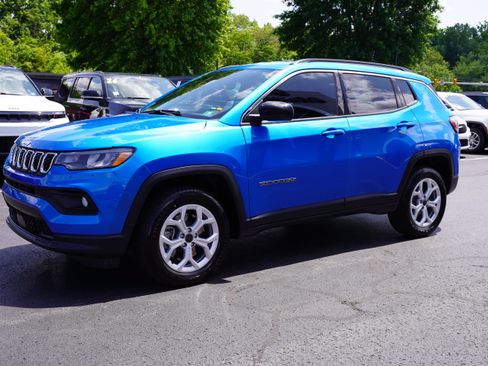 Used 2025 Jeep Compass Latitude AWD/4WD image 9