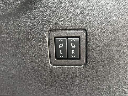 Certified 2023 Chevrolet Traverse High Country AWD/4WD image 28