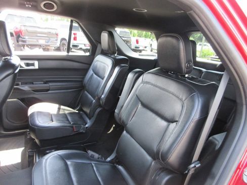Used 2020 Ford Explorer XLT w/ Equipment Group 202A AWD/4WD image 19