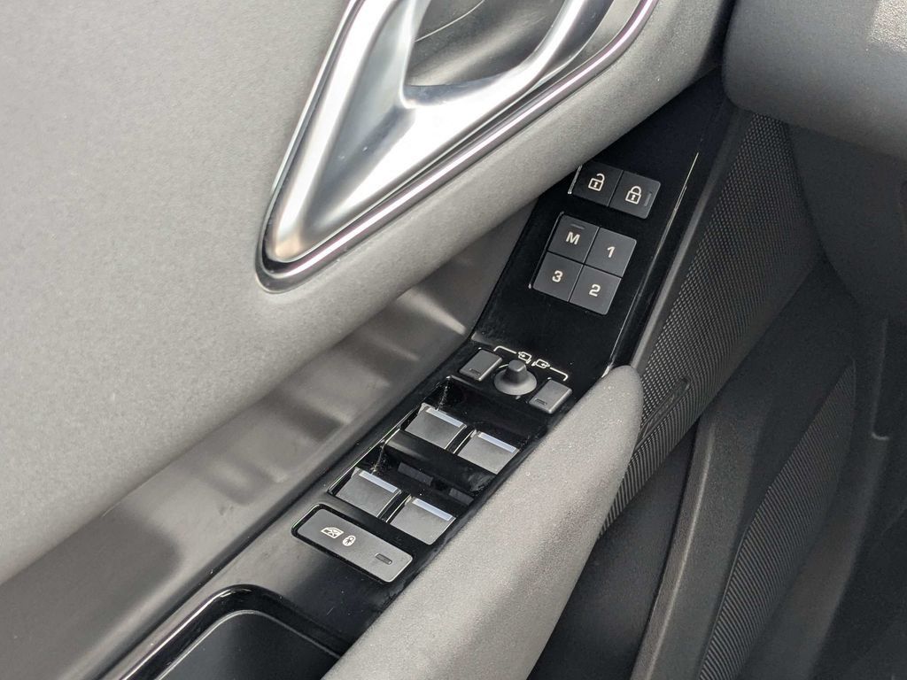 Used 2025 Land Rover Range Rover Velar Dynamic SE AWD/4WD image 22