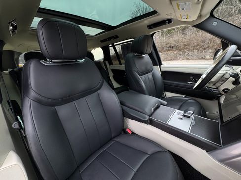 Used 2024 Land Rover Range Rover SE image 19