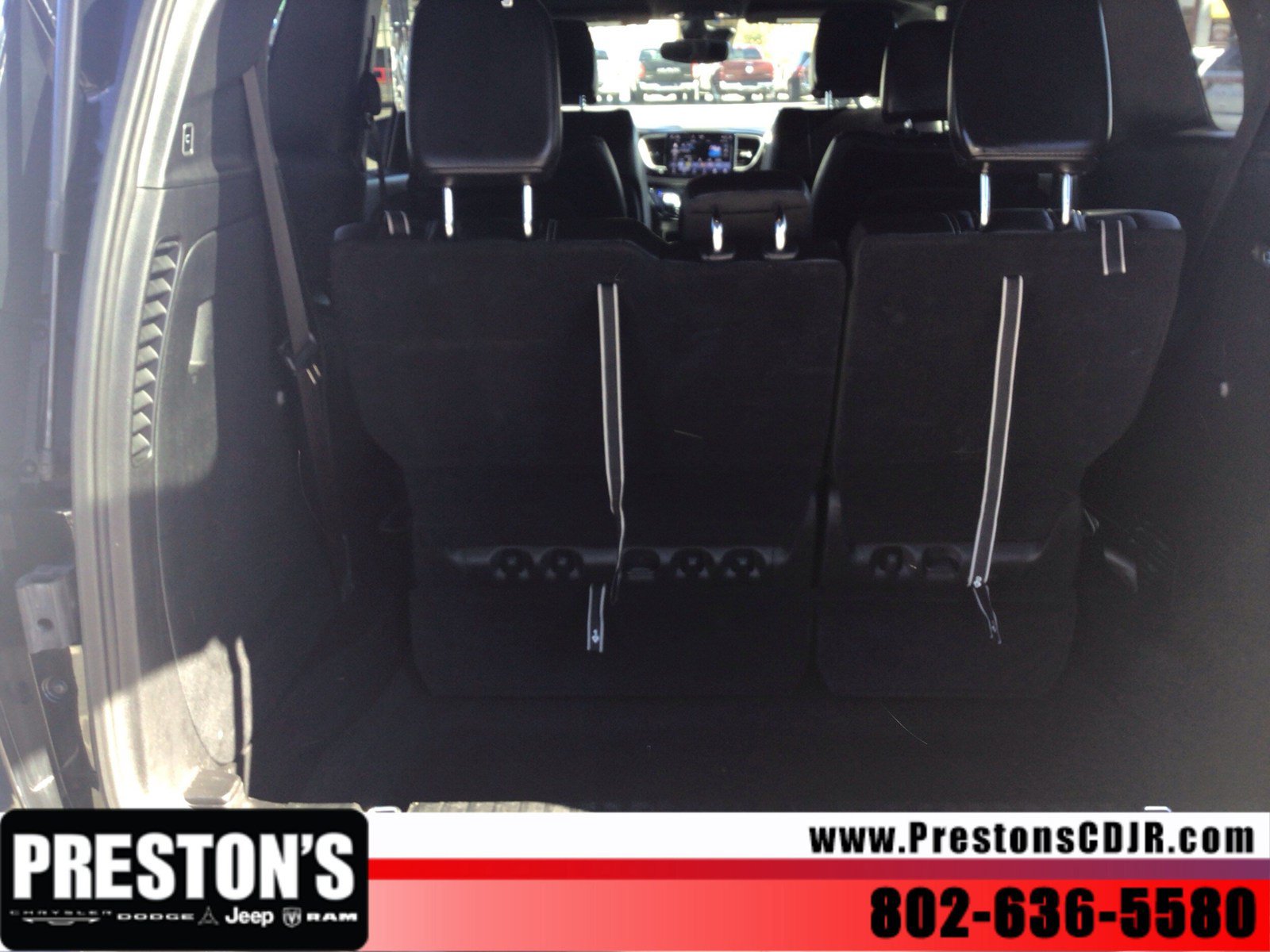Used 2025 Chrysler Pacifica Select FWD image 5
