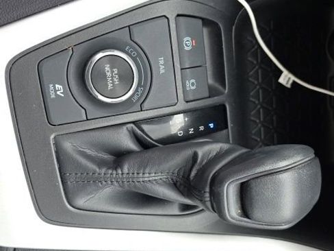 Used 2022 Toyota RAV4 XLE image 17