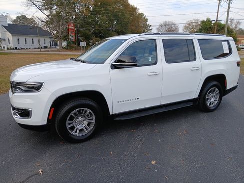 Used 2024 Jeep Wagoneer L 4WD image 12