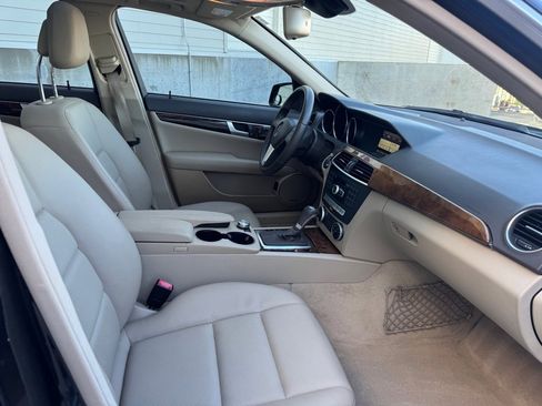 Used 2013 Mercedes-Benz C 250 Sedan image 27