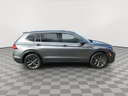 Used 2023 Volkswagen Tiguan SE w/ Panoramic Sunroof Package AWD/4WD image 4
