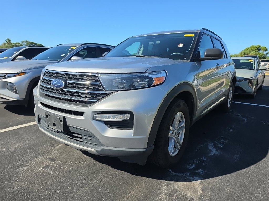 Used 2023 Ford Explorer XLT w/ Equipment Group 202A AWD/4WD image 4