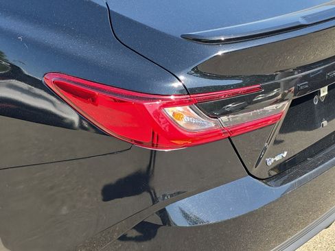 Used 2025 Toyota Camry SE FWD image 32