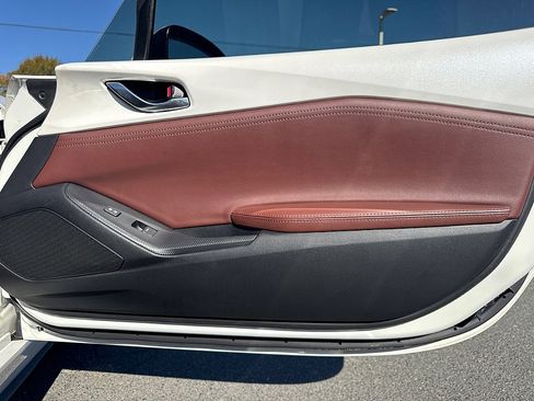 Used 2018 MAZDA MX-5 Miata RF Grand Touring image 19