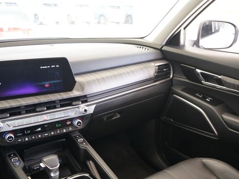 Used 2024 Kia Telluride EX w/ EX Captain's Chair Package FWD image 27