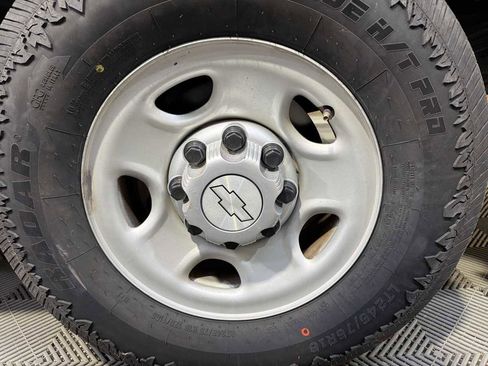 Used 2017 Chevrolet Express 2500 image 29