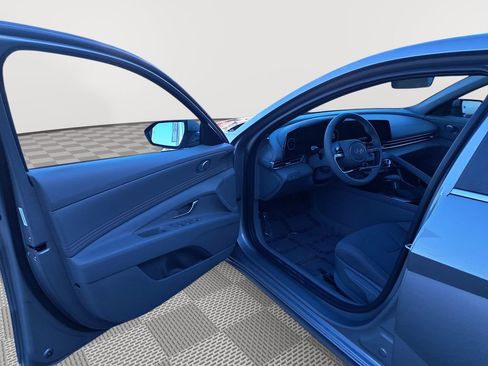 New 2025 Hyundai Elantra SEL image 11