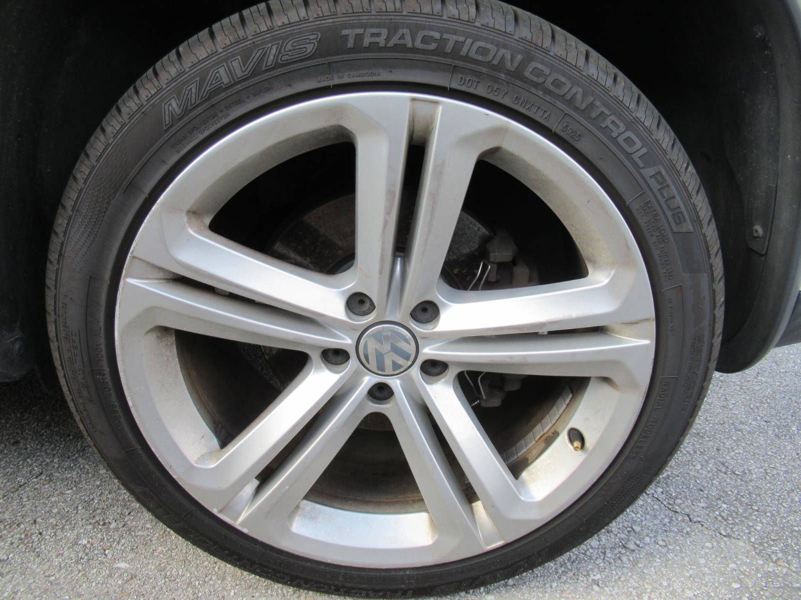 Used 2016 Volkswagen Tiguan R-Line FWD image 8