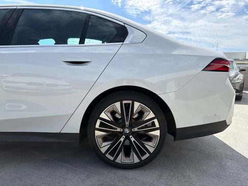 Used 2024 BMW 530i w/ Premium Package RWD image 5