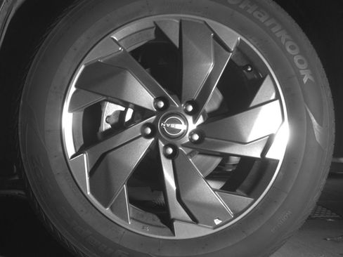 Used 2025 Nissan Rogue SV AWD/4WD image 15