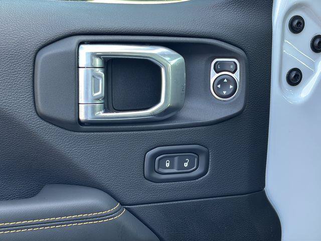 Used 2025 Jeep Wrangler Unlimited Sahara AWD/4WD image 18