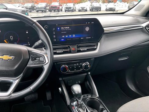 Used 2024 Chevrolet TrailBlazer LT w/ LT Cold Weather Package image 17