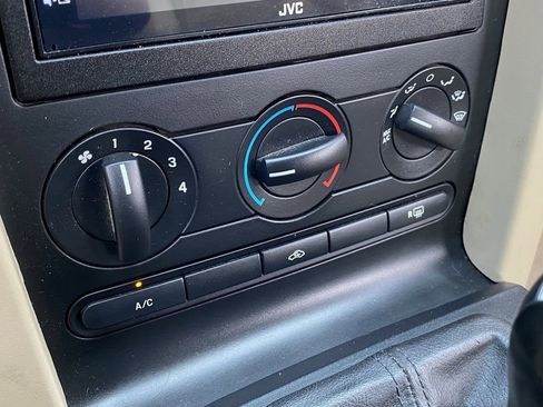 Used 2006 Ford Mustang GT Premium image 25