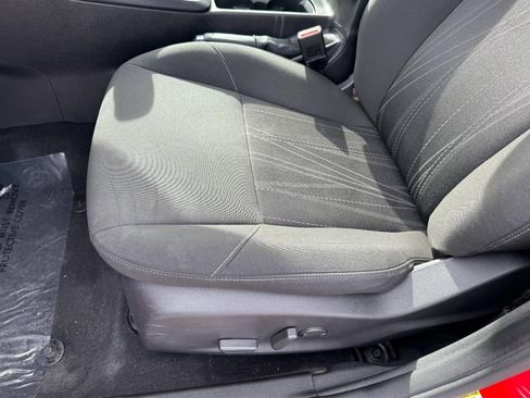 Used 2016 Ford Focus SE w/ SE Power Seat Package image 15