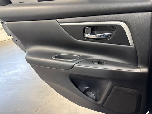 Used 2016 Nissan Altima 2.5 SR FWD image 11