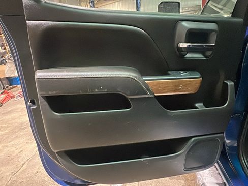 Used 2015 Chevrolet Silverado 2500 LTZ w/ LTZ Plus Package image 15