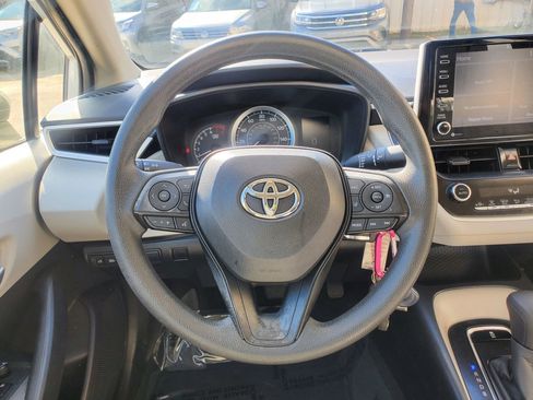 Used 2021 Toyota Corolla LE image 41