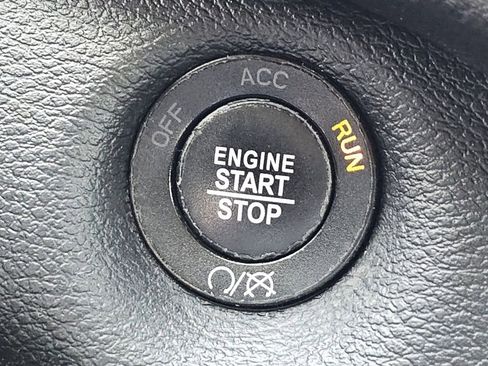 Used 2017 Jeep Cherokee Latitude w/ Comfort/Convenience Group image 15