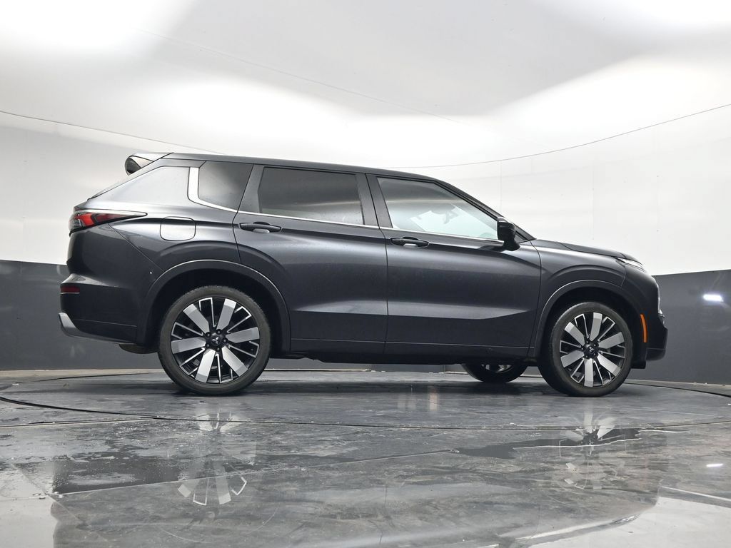 Used 2025 Mitsubishi Outlander SE FWD image 34