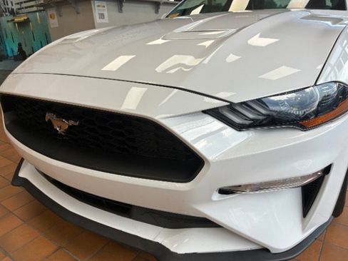 Used 2019 Ford Mustang Premium RWD image 8