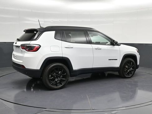 Used 2023 Jeep Compass Altitude image 3