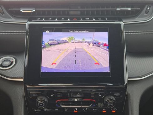 Used 2023 Jeep Grand Cherokee Altitude AWD/4WD image 25