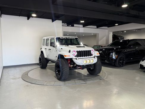Used 2025 Jeep Wrangler Sport AWD/4WD image 11