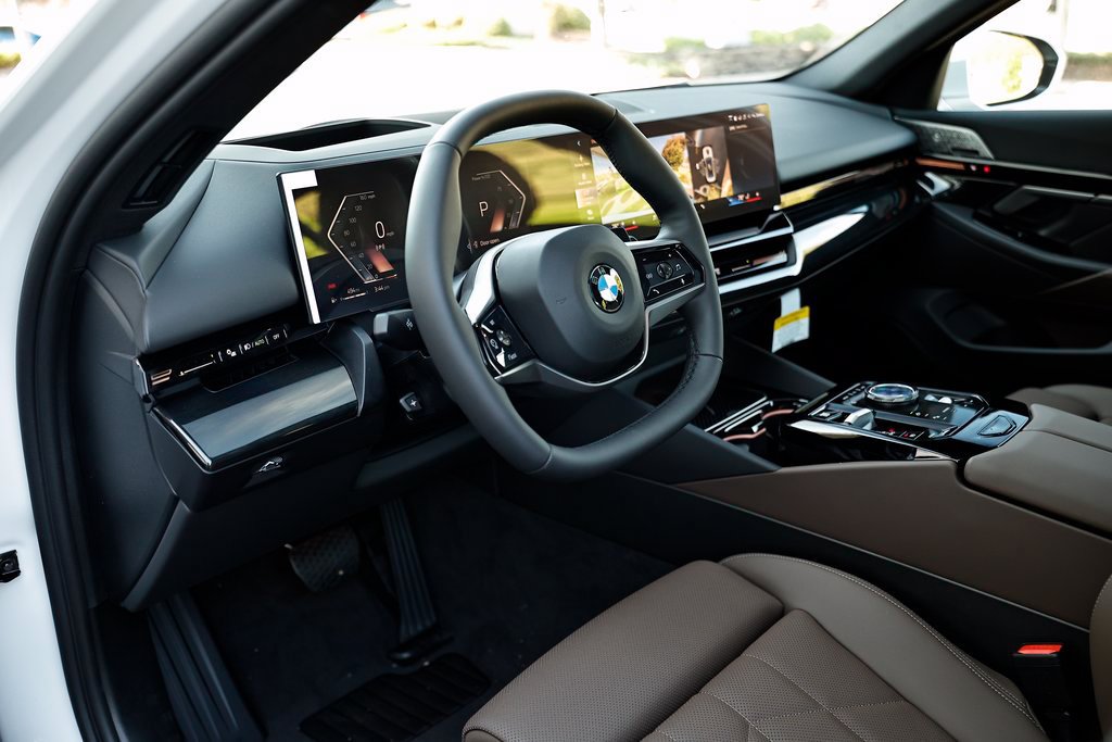 Used 2026 BMW 530i w/ Premium Package RWD image 19